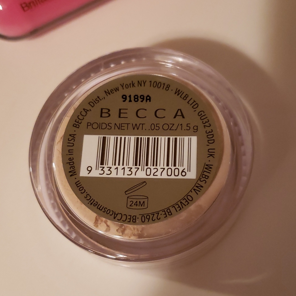 Becca Glow Gloss & Hydra Mist Powder - Picture 3 of 6